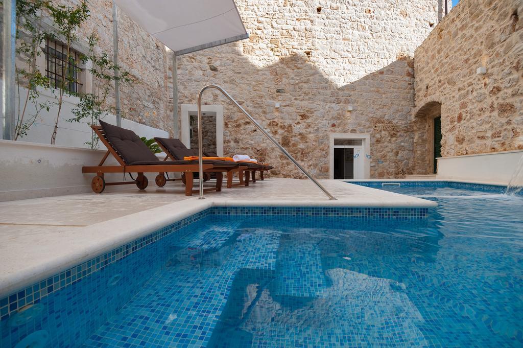 Villa Majestic With Heated Pool And Rooftop Terrace Bol Kamer foto