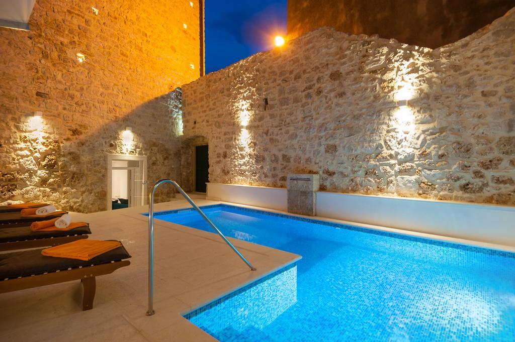 Villa Majestic With Heated Pool And Rooftop Terrace Bol Kamer foto